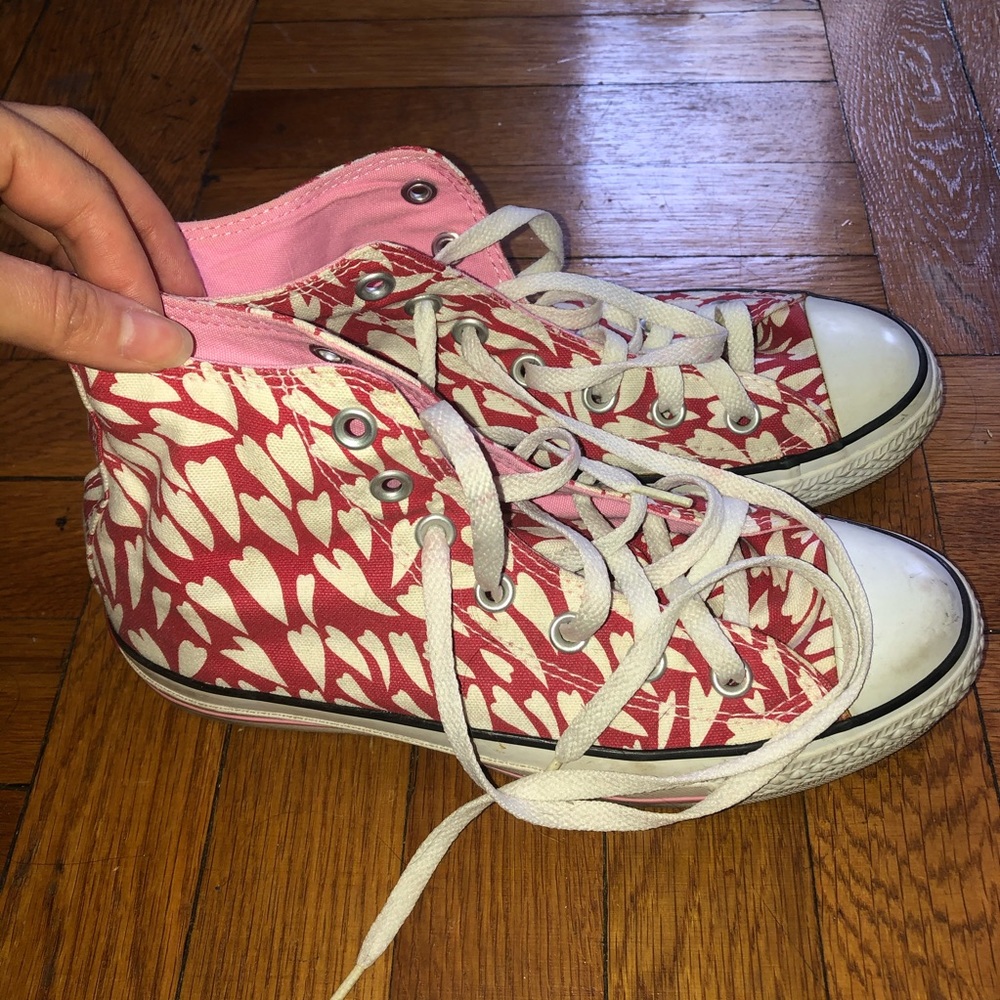 Converse high top heart print size 5 men